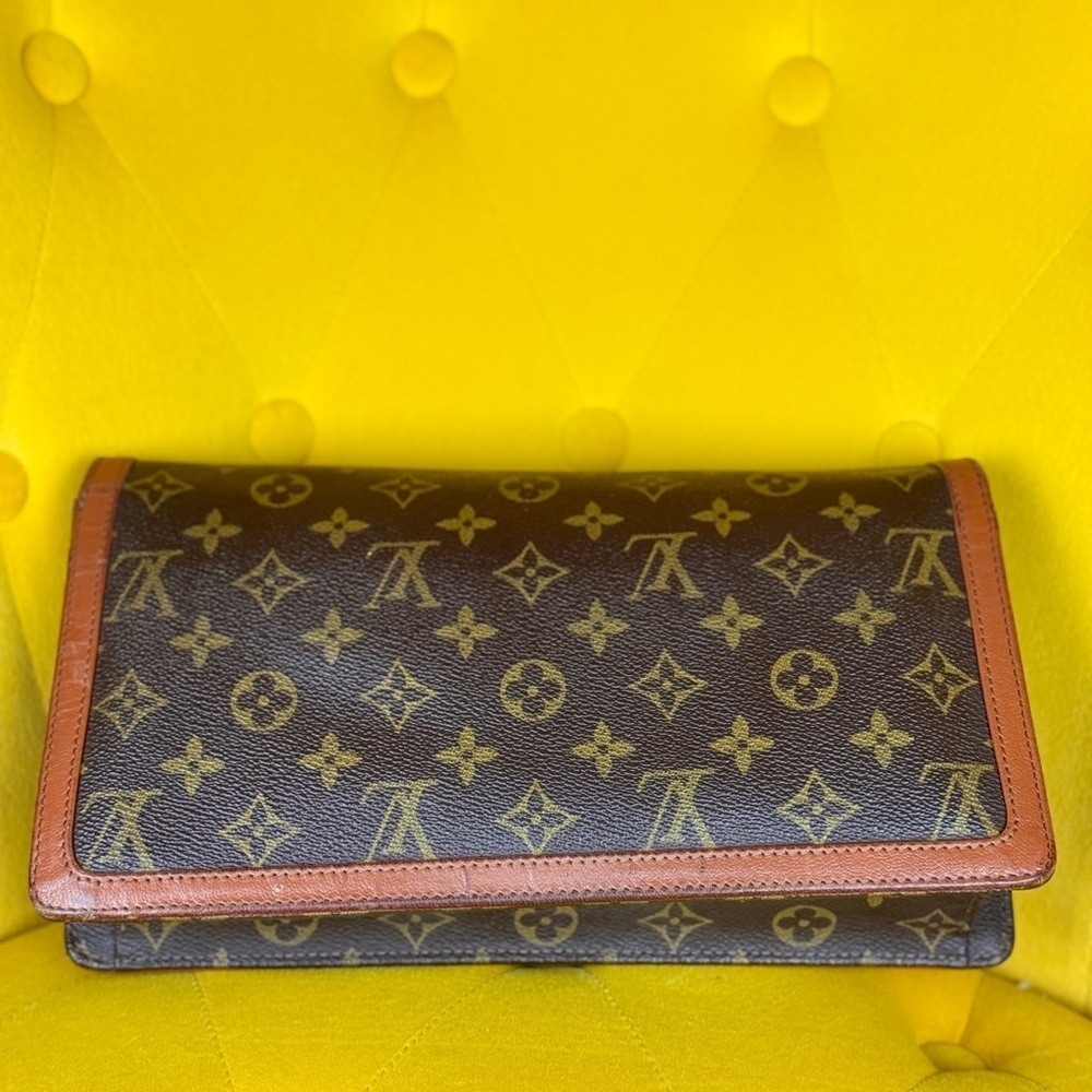 Louis Vuitton Vintage Monogram Canvas Clutch with Tan Trim - Picture 5 of 12